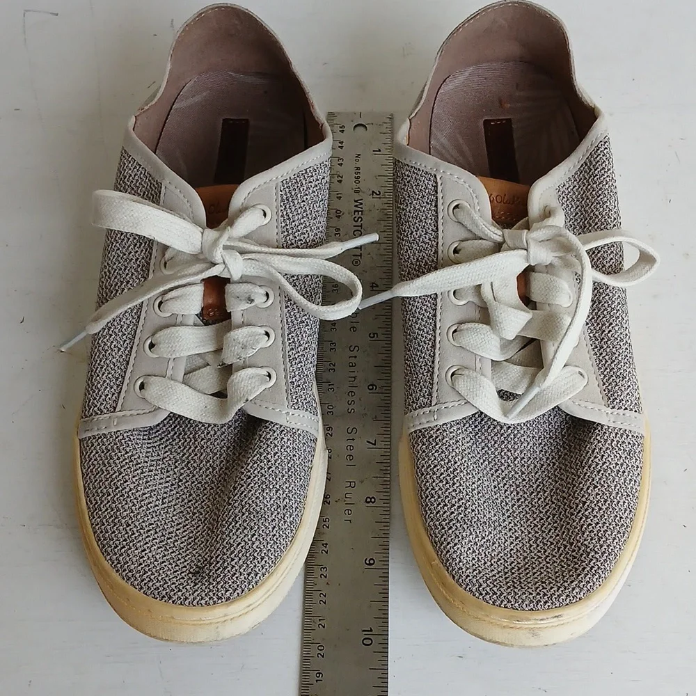 OluKai Pehuea Li Sneakers Size 9
